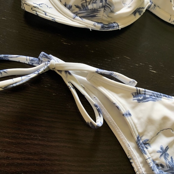HOLLISTER Ruffle White and Blue Beach Bikini Top and Bottom - Picture 5 of 13